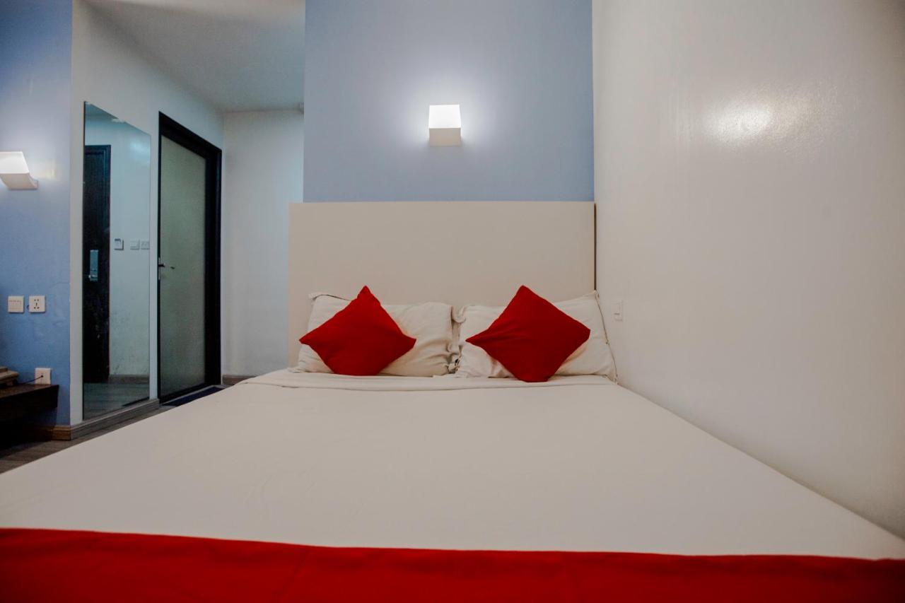 Oyo 666 Mc Hotel Fairview Quezon City Exterior photo