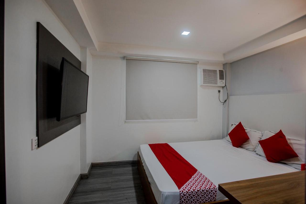 Oyo 666 Mc Hotel Fairview Quezon City Exterior photo