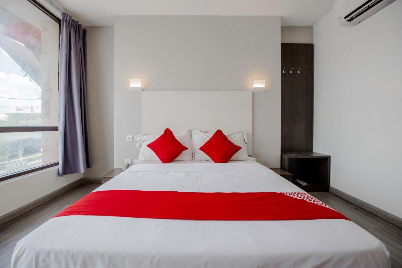 Oyo 666 Mc Hotel Fairview Quezon City Exterior photo